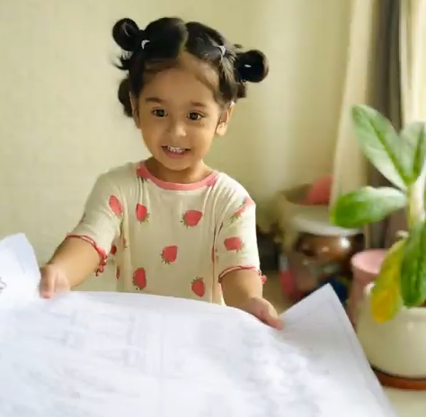 ورق التلوين العملاق 5 م + هدية مجانية 🎁 علبة ألوان✏️ (18 قلم)