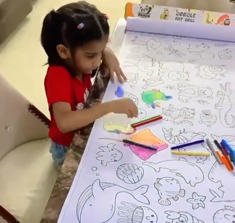 ورق التلوين العملاق 5 م + هدية مجانية 🎁 علبة ألوان✏️ (18 قلم)